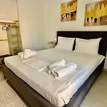 Modern Family Retreat Apartment *