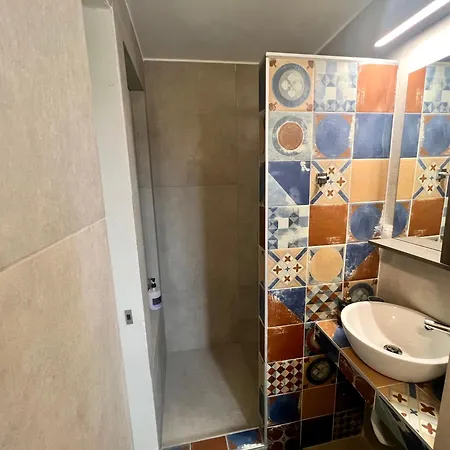 Modern Family Retreat * Βόλος