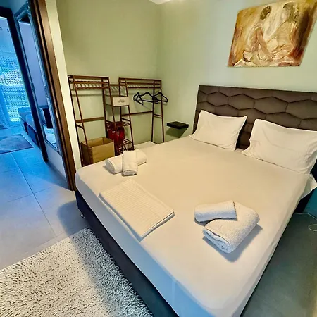 Modern Family Retreat * Volos