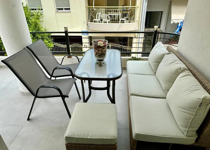 Modern Family Retreat * ヴォロス