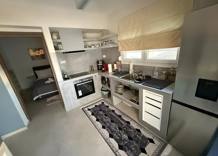 Modern Family Retreat ヴォロス