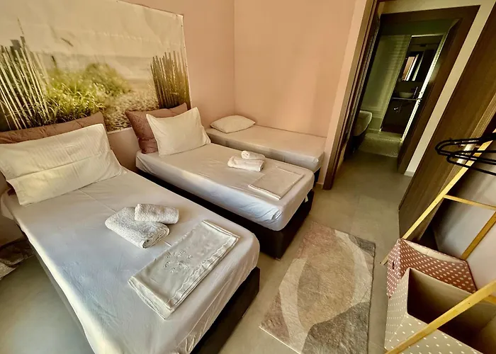 Modern Family Retreat * ヴォロス