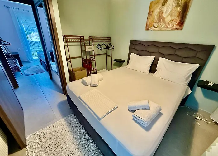 Modern Family Retreat * ヴォロス