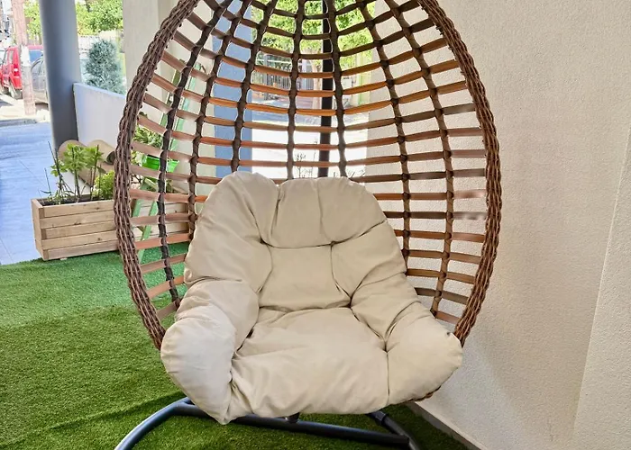 Modern Family Retreat * ヴォロス